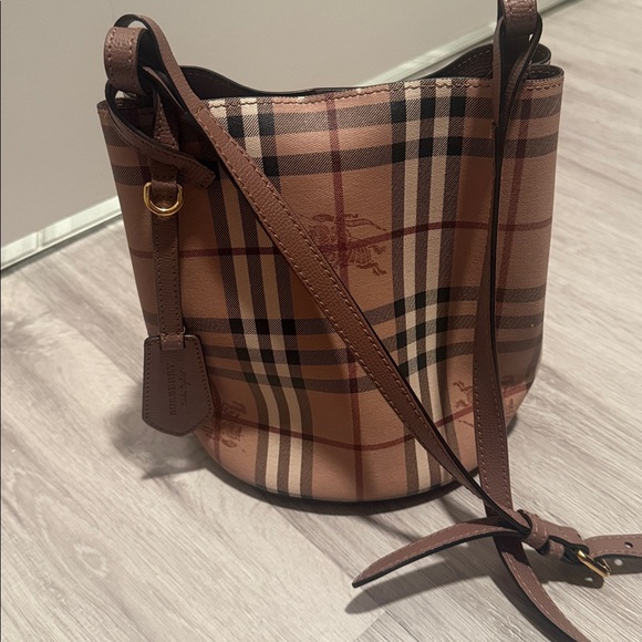 Burberry Handbags - Authentic Burberry Bucket Purse